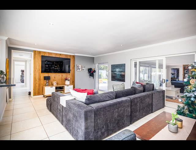 4 BEDROOM FREESTANDING TO LET IN TABLE VIEW
